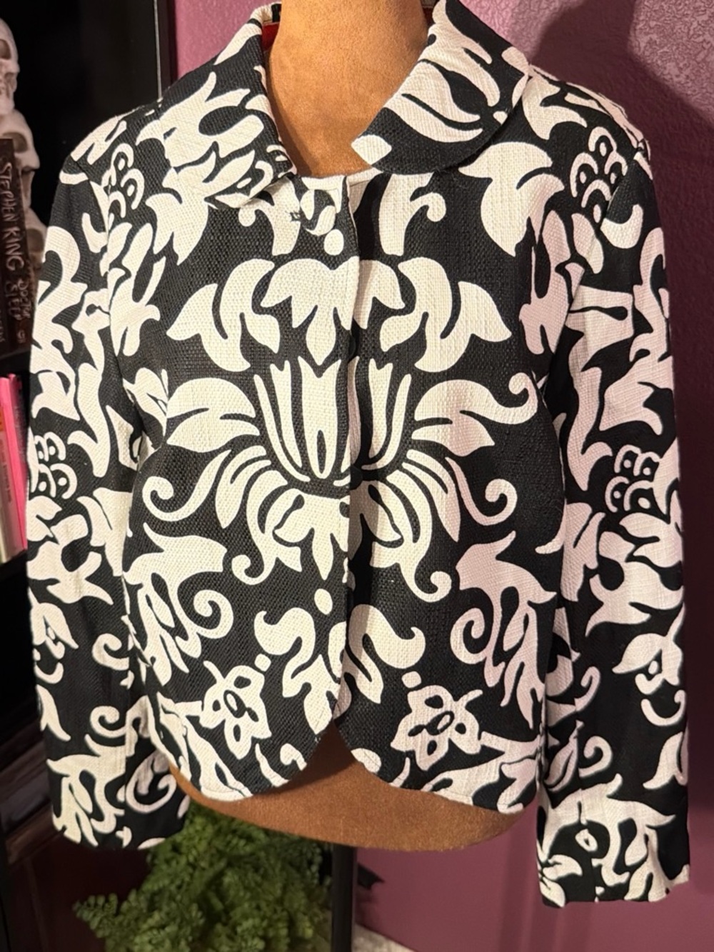 Womens Black & White Floral Pattern textured Cropped Jacket- classy